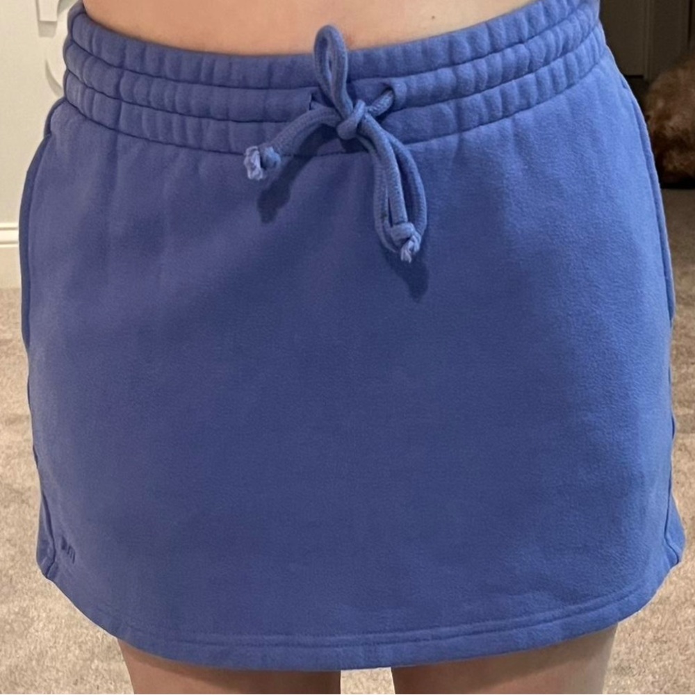 TNA fleece sweatshorts